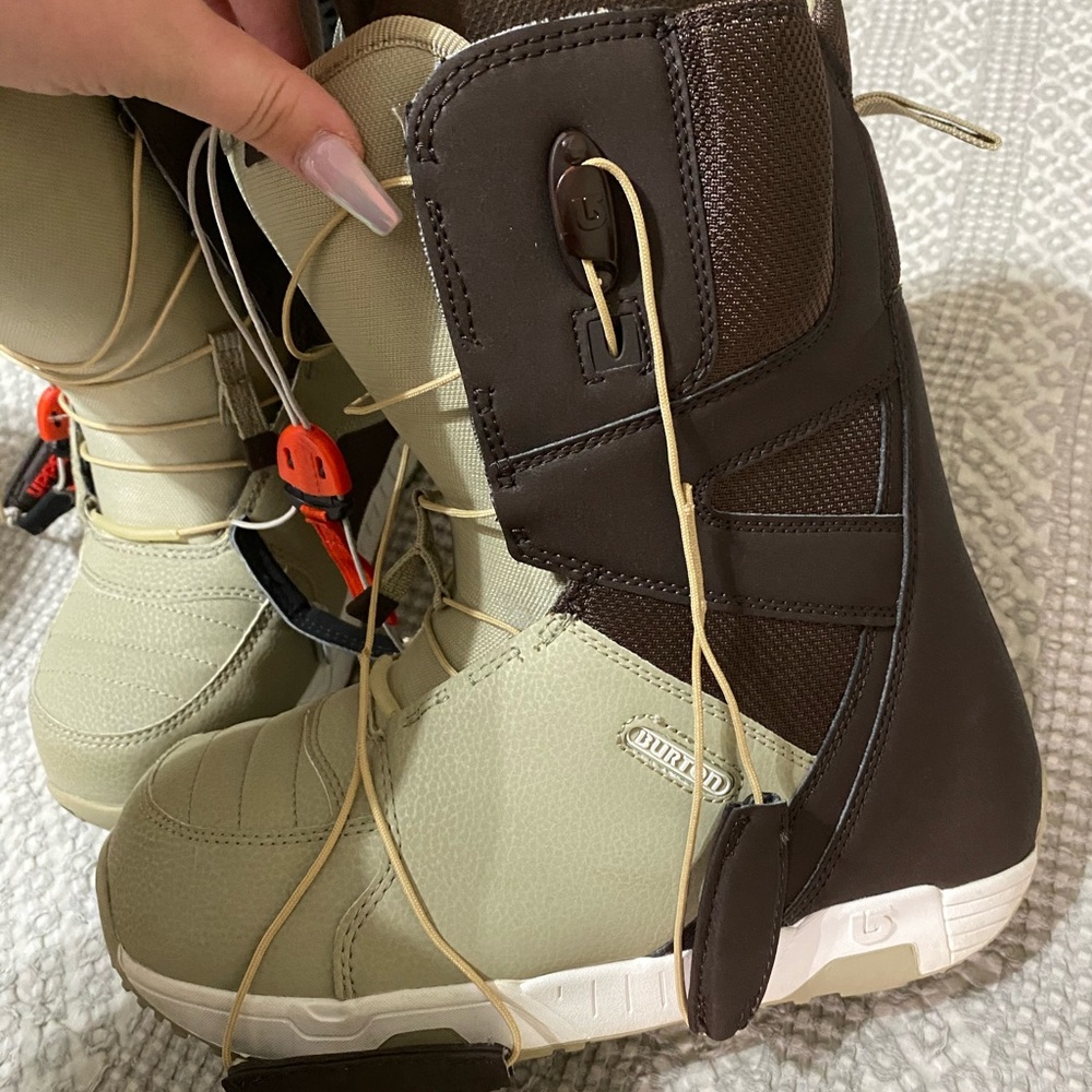 Men’s burton snowboarding boots